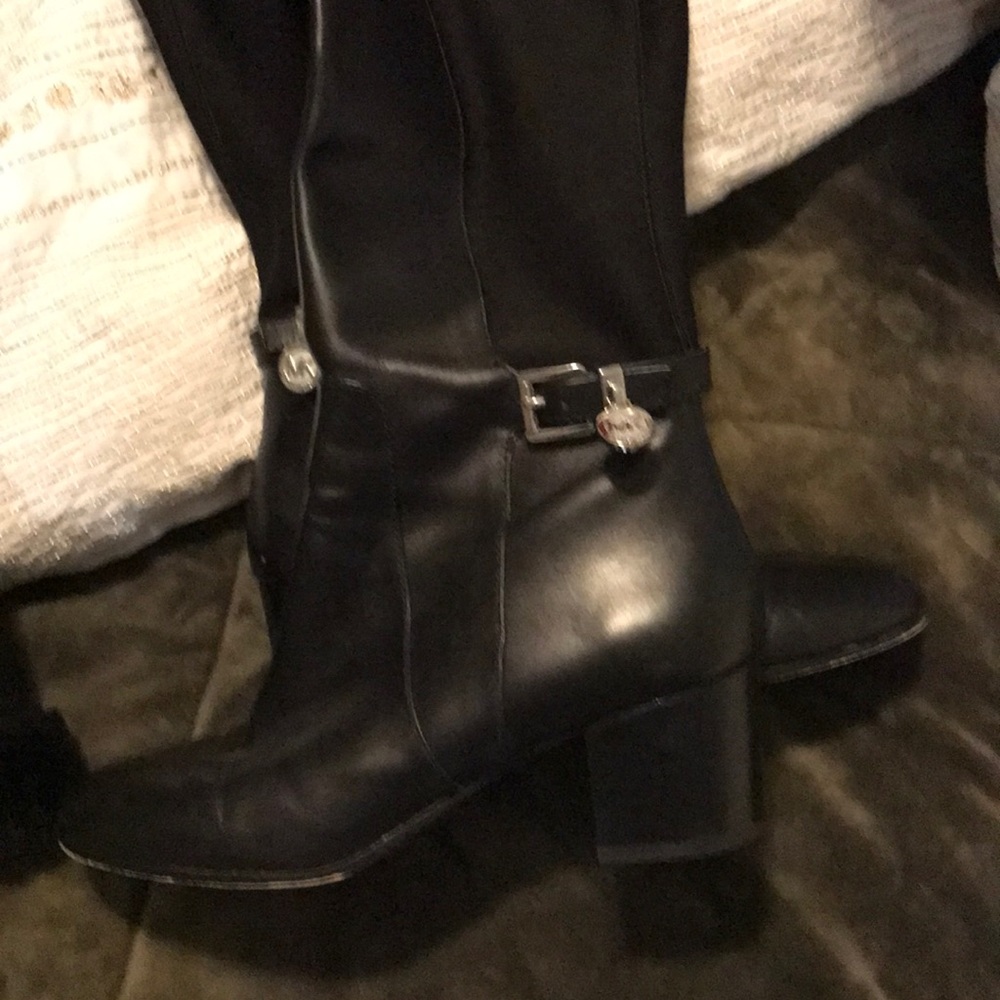 Boots - Picture 4 of 4